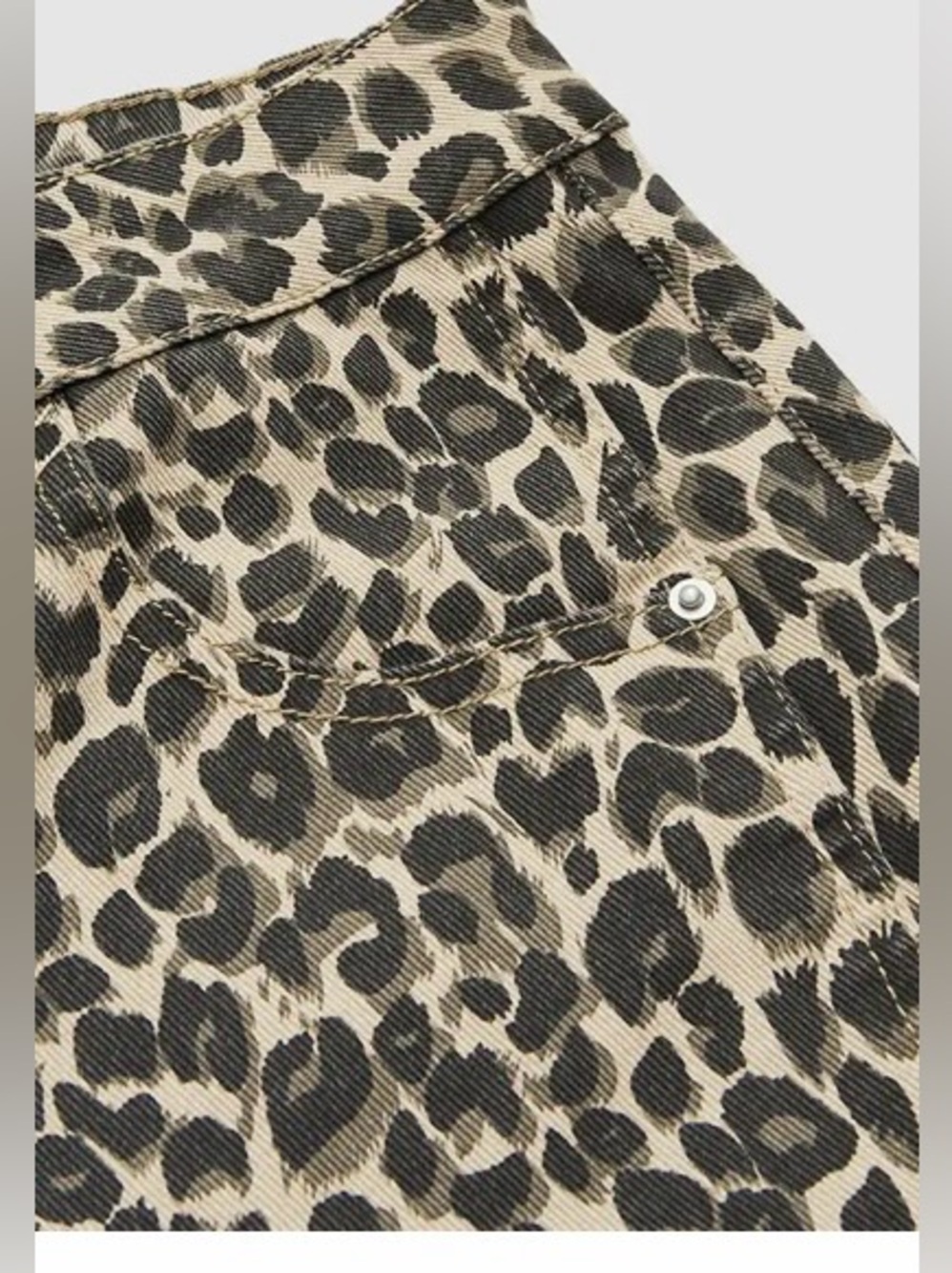 Flamingals Leopard Stitch Detail Mid Rise Barrel Leg Crop Jeans Size Large NWT - Picture 15 of 15